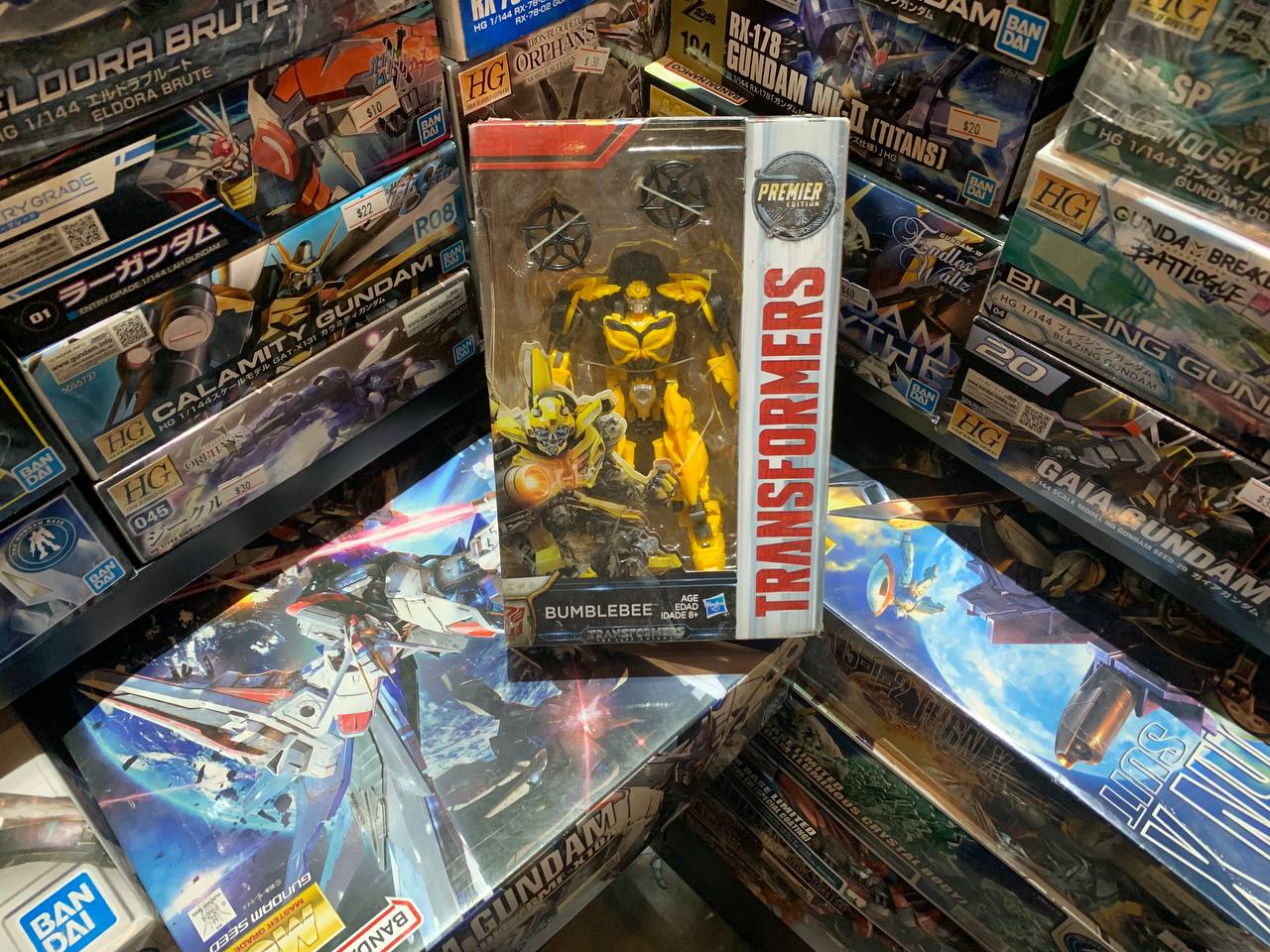 [Transformers] The knight Premier edition Deluxe Bumblebee